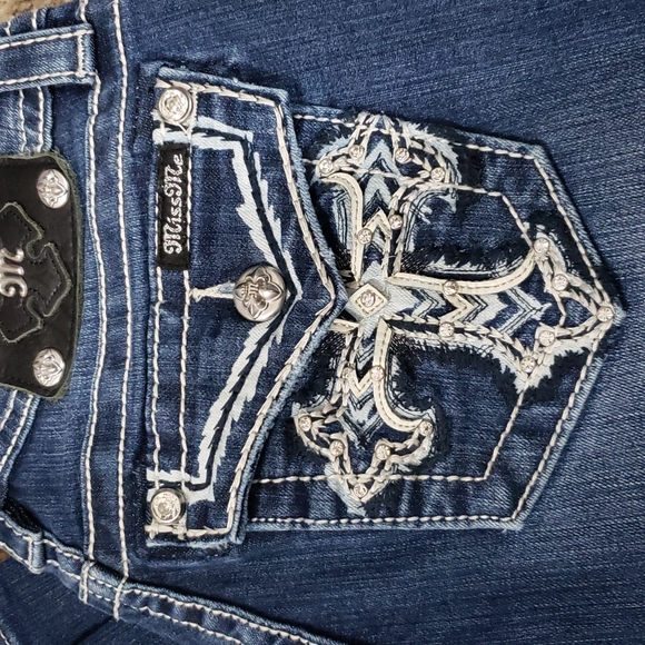 Miss Me Jean Capris - Picture 2 of 11